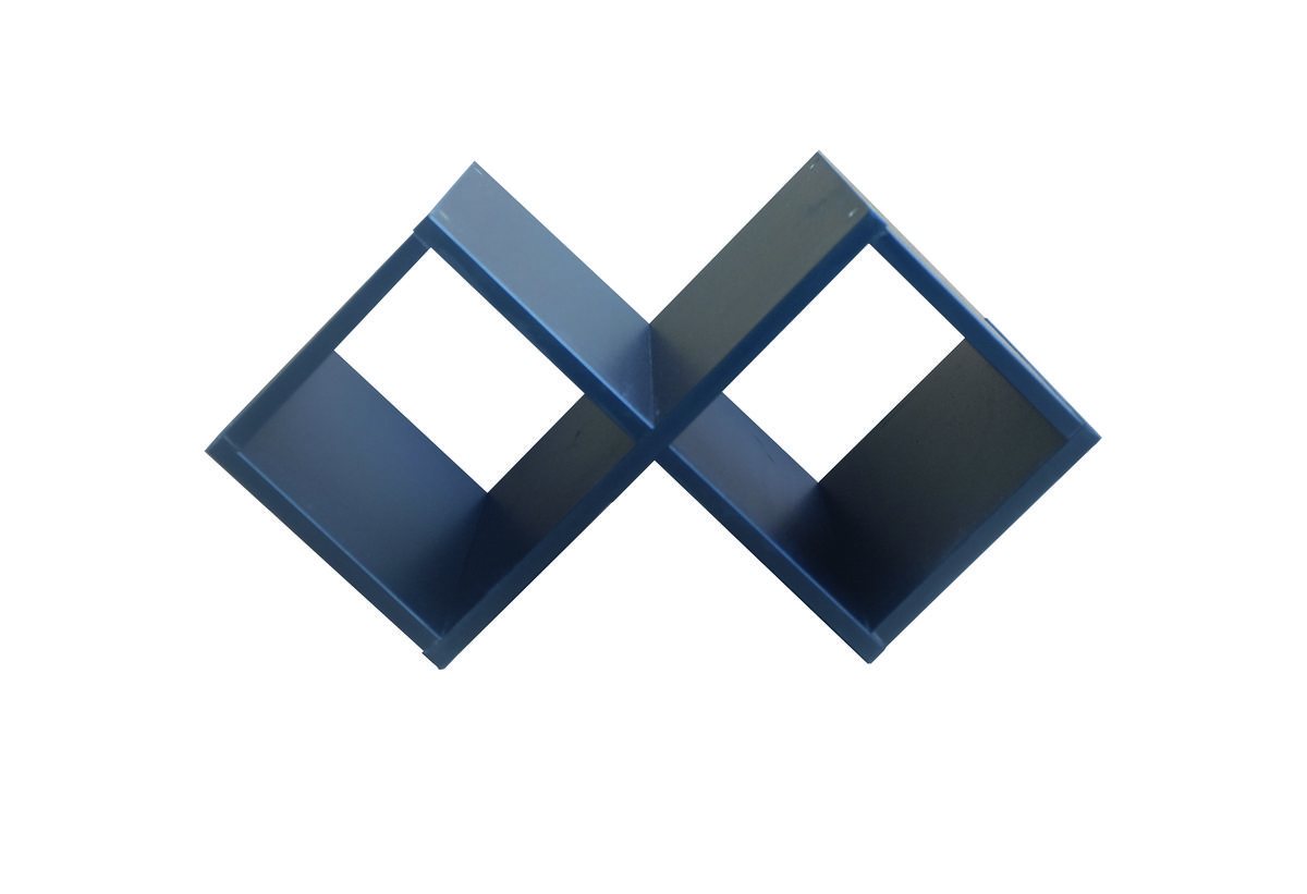 Απεικονίζεται το διαχωριστικό ραφιού πάνω σε μια επιφάνεια.